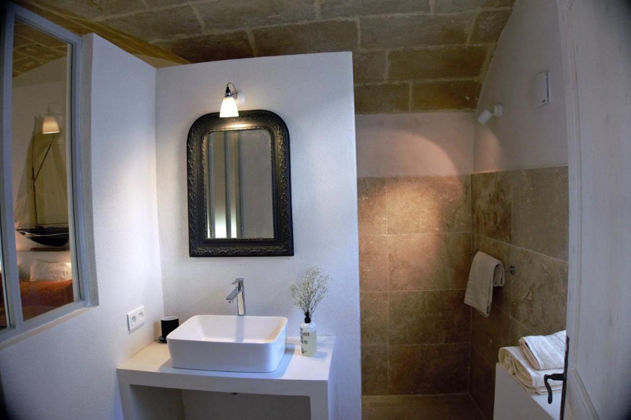 Les Canisses, magnifique appartement avec terrasse au cœur d'Uzès Extérieur photo
